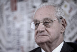 Per noi Romiti rimane solamente un rappresentante del più cinico e parassitario capitalismo, che negli anni ha solo saputo sfruttare la classe lavoratrice, prima spremendo gli operai e poi gettandoli via, come si fa con i limoni. Romiti ha avuto il “merito”, dal punto di vista padronale, di trasformare una situazione che in Italia poteva diventare esplosiva per le difficoltà seguite alla crisi petrolifera in una controtendenza che risolse la crisi con la riduzione di ogni pretesa “dal basso” e l’inizio di una stagione di arretramenti per la classe operaia.