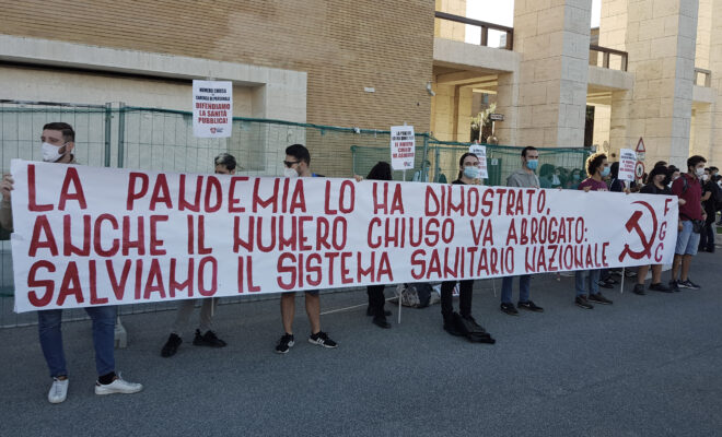 Test d'ingresso a Medicina: proteste in tutta Italia contro il numero chiuso - Sapienza