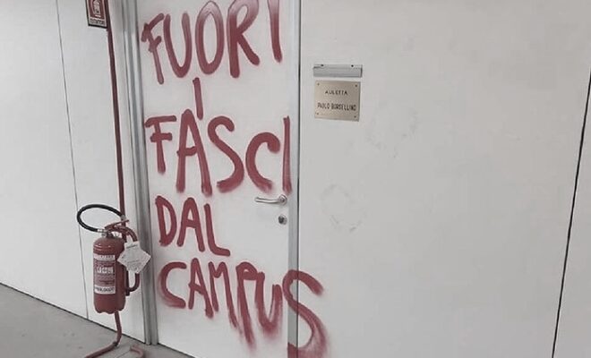 fuori i fascisti dal campus