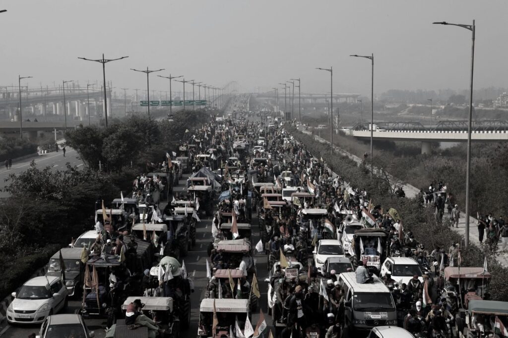 lotte riforma governo modi, colonne di manifestanti bloccano le autostrade