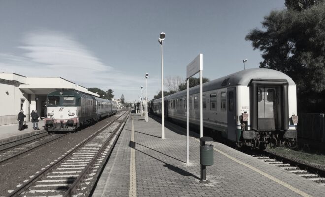 Incrocio Intercity 559 e 562 a Locri