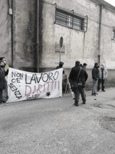 Tekneko_Manifestazione_Bracciano_striscione