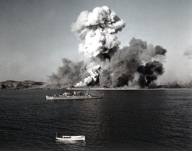 Distruzione del porto di Hungnam_1950_Guerra di Corea