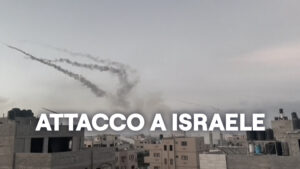 Il TG1 delle 13:30 del 7 ottobre apre con questa immagine, improntando fin da subito la narrazione secondo il punto di vista israeliano