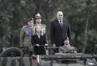 La strategia bellicista dell’Italia: un’analisi delle ultime iniziative del governo Meloni