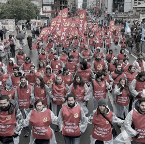 Partito Comunista di Turchia (TKP): Partecipazione di massa del TKP al 1° Maggio. “Non ci inginocchieremo davanti al padrone o al tiranno”