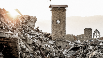 Nessuna ricostruzione, solo profitti e speculazione: a dieci anni dal terremoto del Centro Italia